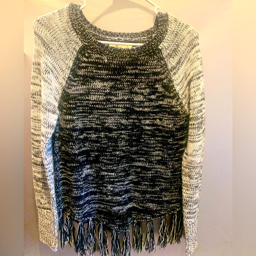 Hollister Black and White Fringe Sweater, like new, worn 1x, non smoking home